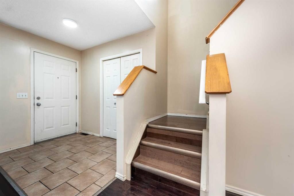 171 Tarawood Road Ne, Calgary, AB - Indoor Photo Showing Other Room