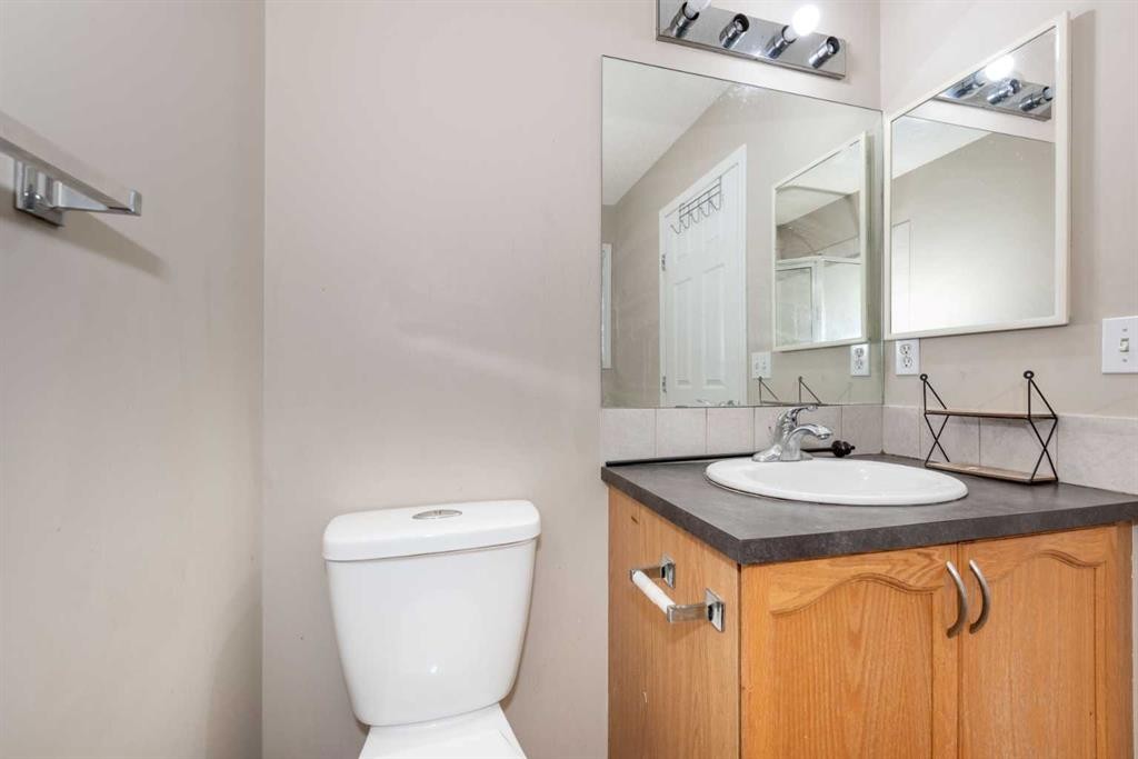 171 Tarawood Road Ne, Calgary, AB - Indoor Photo Showing Bathroom