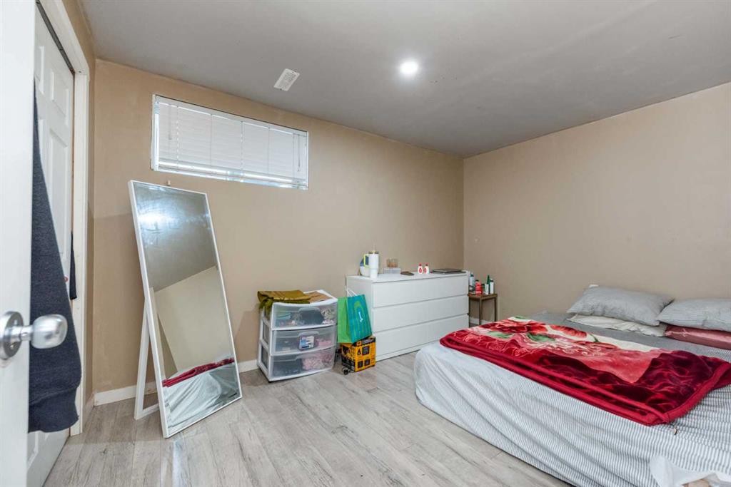 171 Tarawood Road Ne, Calgary, AB - Indoor Photo Showing Bedroom