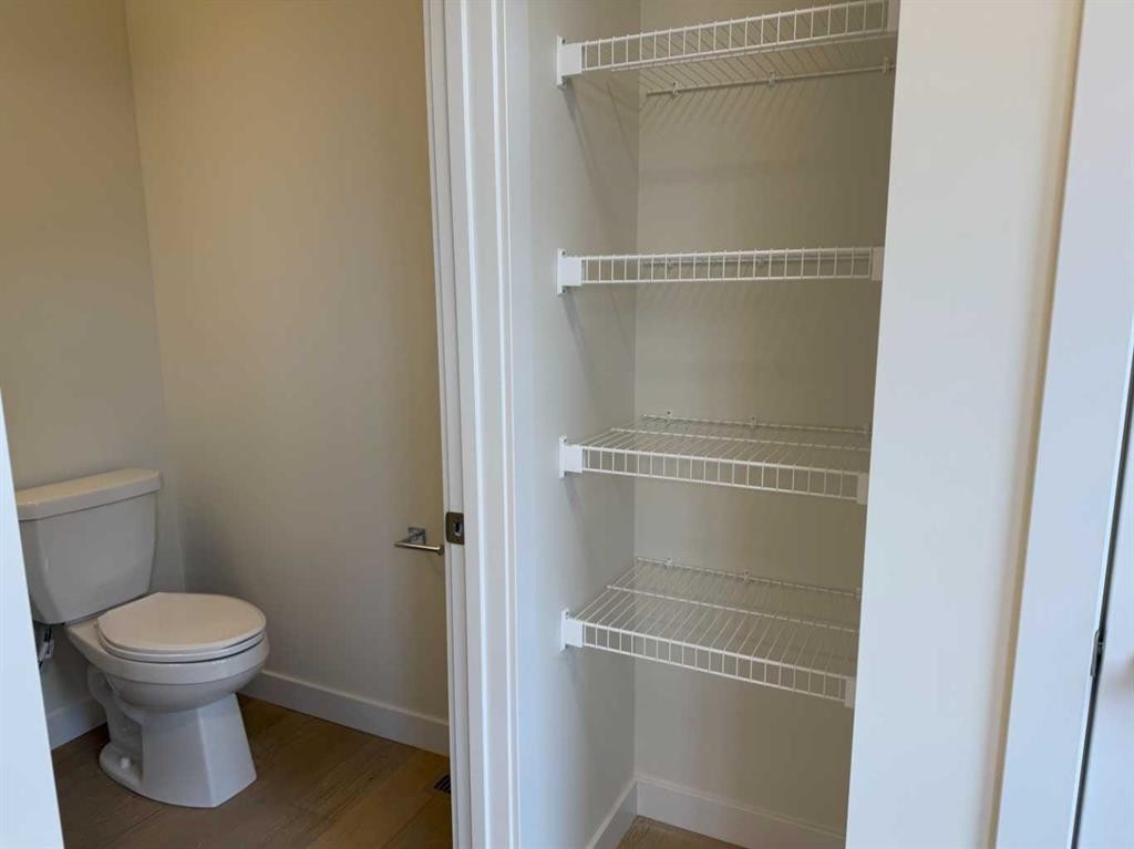 334 Sundown Road, Cochrane, AB - Indoor Photo Showing Bathroom