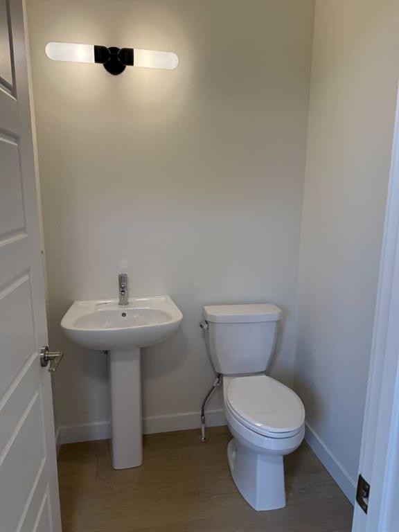 334 Sundown Road, Cochrane, AB - Indoor Photo Showing Bathroom