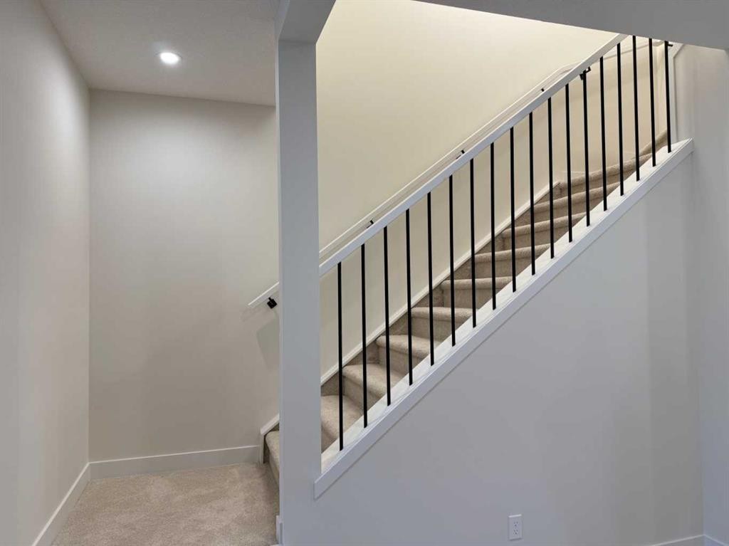 334 Sundown Road, Cochrane, AB - Indoor Photo Showing Other Room