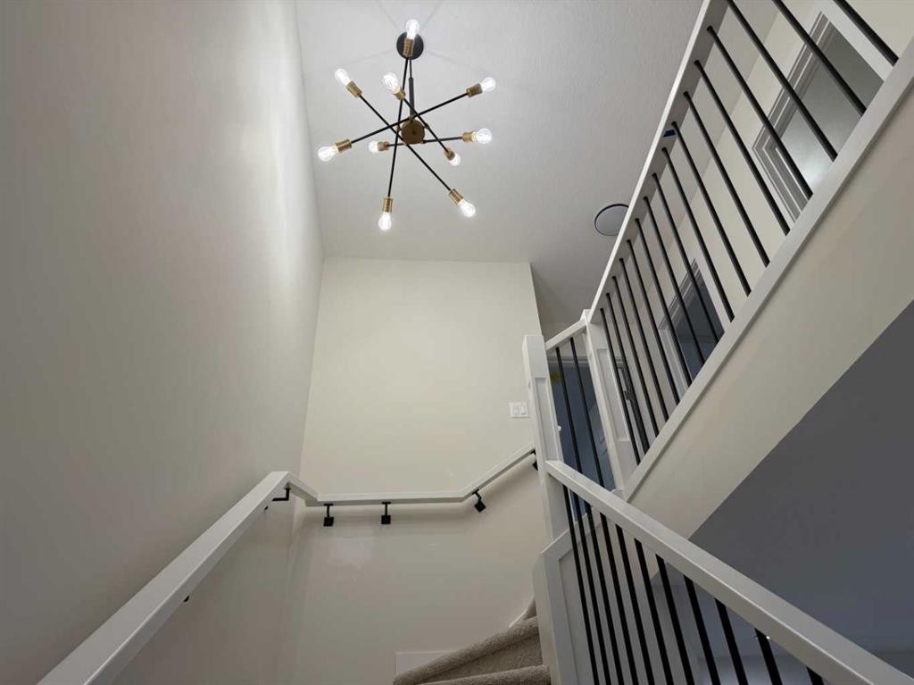 334 Sundown Road, Cochrane, AB - Indoor Photo Showing Other Room