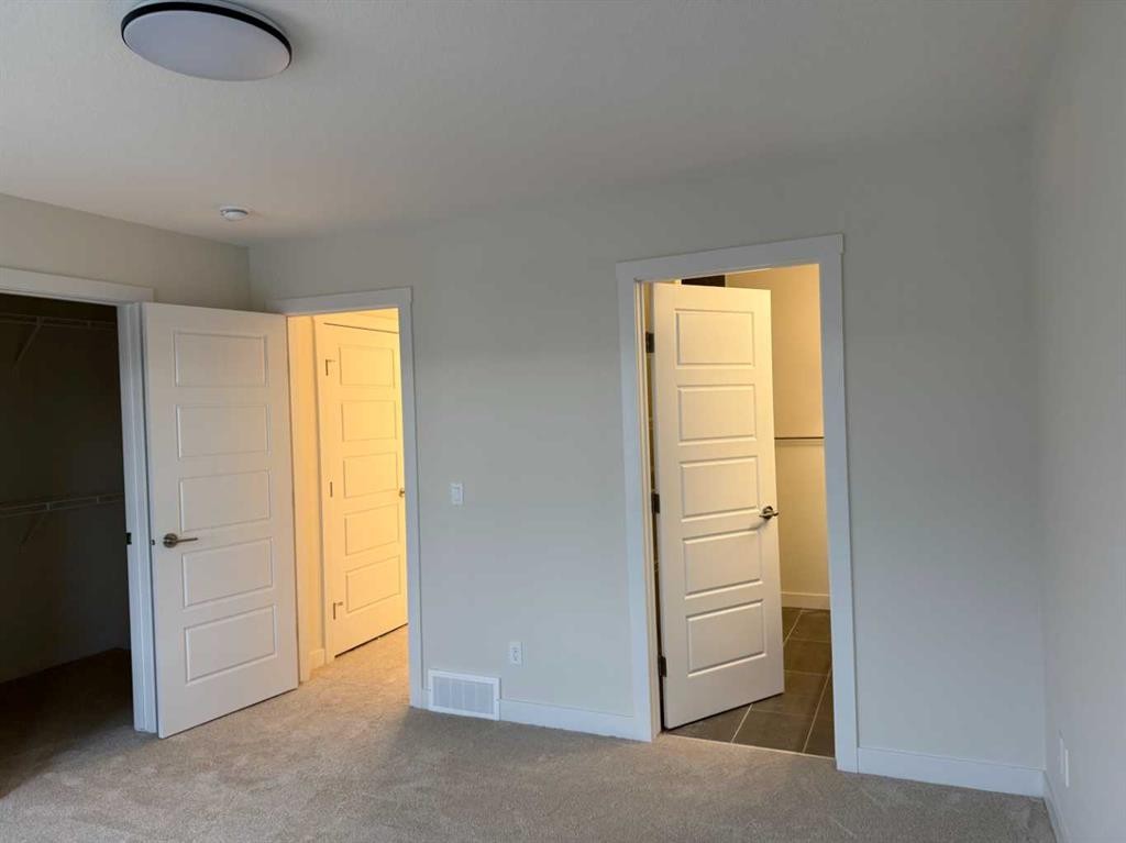 334 Sundown Road, Cochrane, AB - Indoor Photo Showing Other Room