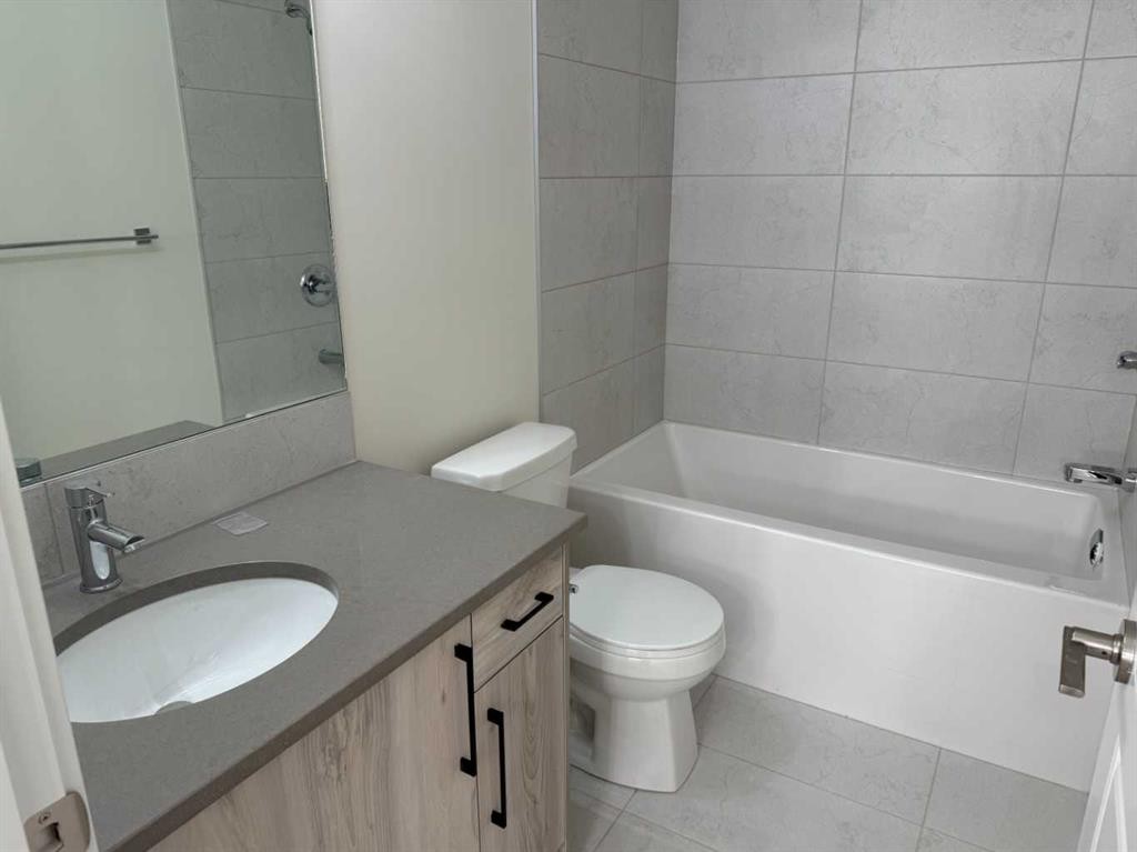 334 Sundown Road, Cochrane, AB - Indoor Photo Showing Bathroom