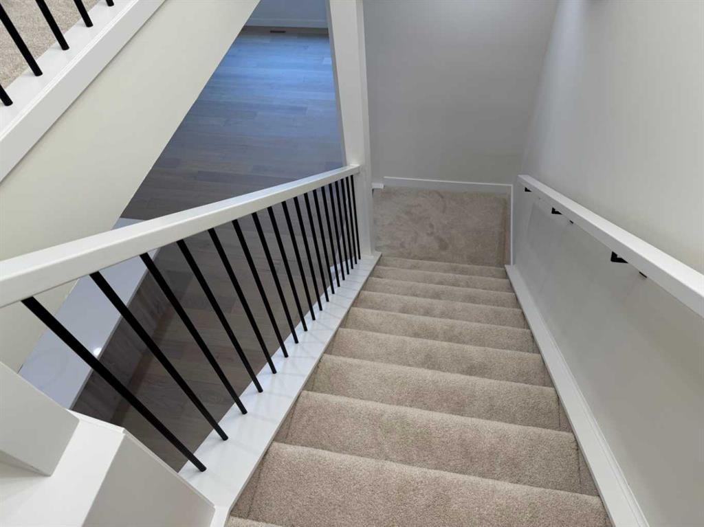 334 Sundown Road, Cochrane, AB - Indoor Photo Showing Other Room