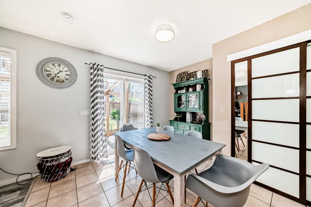 423 Morningside Way Sw, Airdrie, AB - Indoor Photo Showing Dining Room