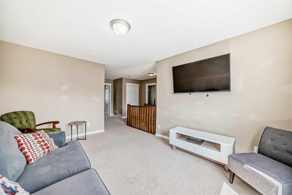 423 Morningside Way Sw, Airdrie, AB - Indoor Photo Showing Living Room