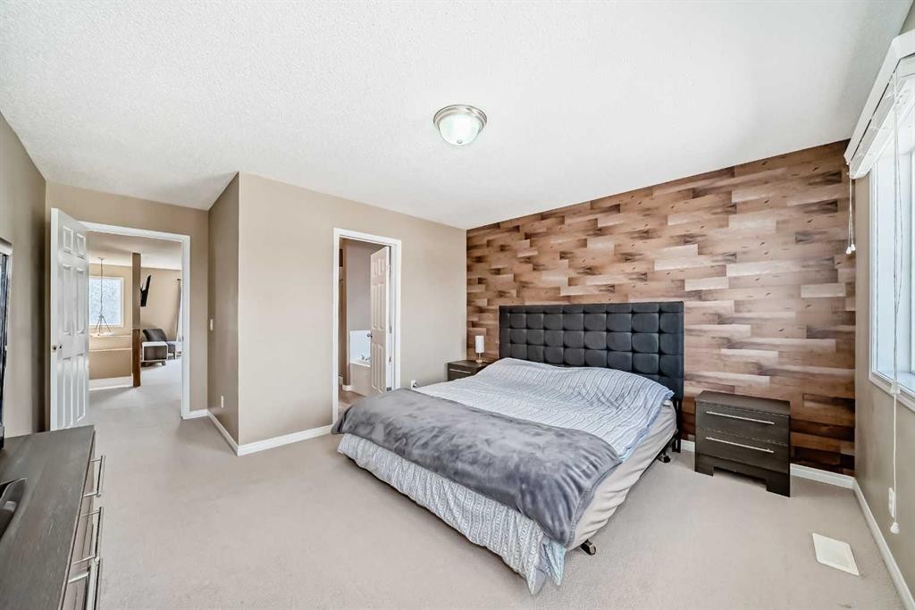 423 Morningside Way Sw, Airdrie, AB - Indoor Photo Showing Bedroom