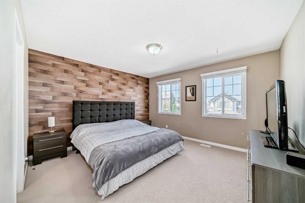 423 Morningside Way Sw, Airdrie, AB - Indoor Photo Showing Bedroom