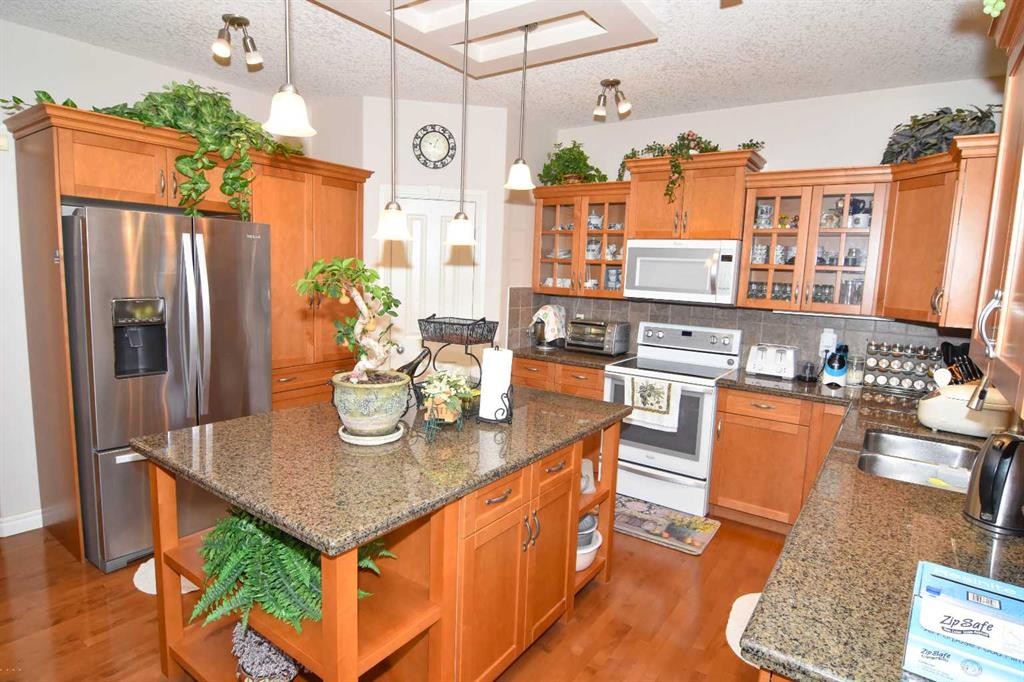 107 Panatella Close Nw, Calgary, AB - Indoor Photo Showing Kitchen With Double Sink