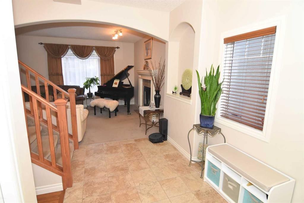 107 Panatella Close Nw, Calgary, AB - Indoor Photo Showing Other Room