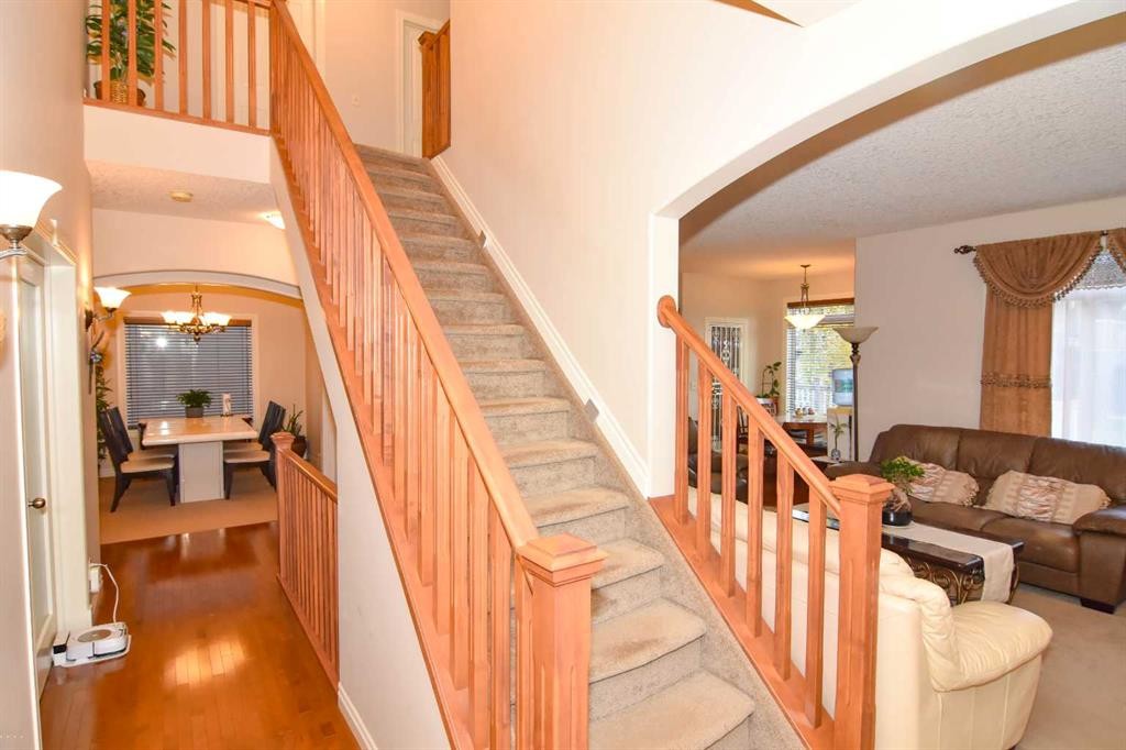 107 Panatella Close Nw, Calgary, AB - Indoor Photo Showing Other Room