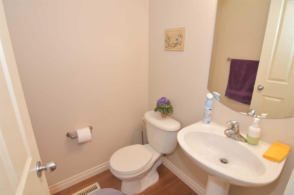 107 Panatella Close Nw, Calgary, AB - Indoor Photo Showing Bathroom
