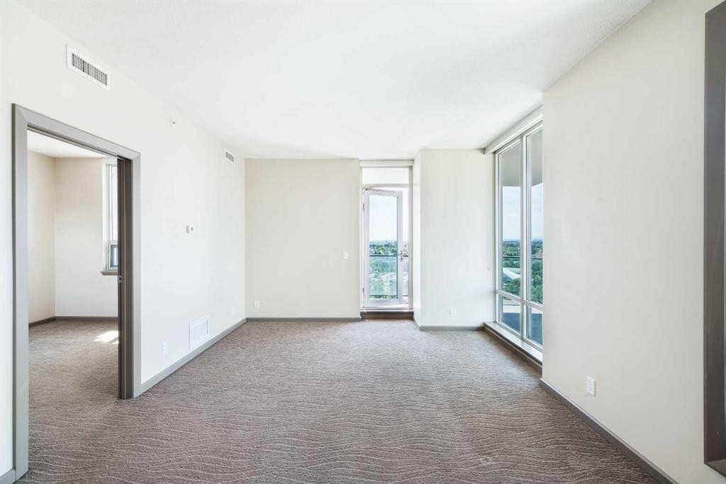 2010-210 15 Avenue Se, Calgary, AB - Indoor Photo Showing Other Room