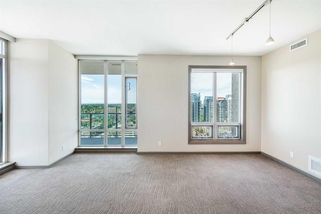 2010-210 15 Avenue Se, Calgary, AB - Indoor Photo Showing Other Room