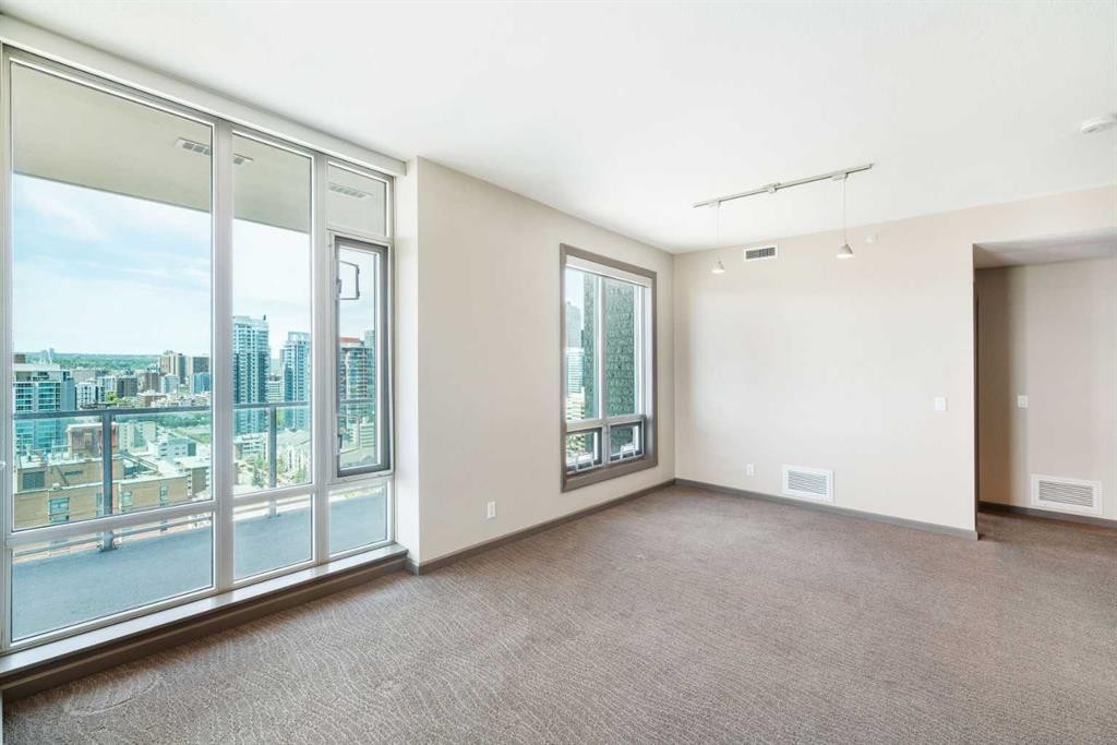 2010-210 15 Avenue Se, Calgary, AB - Indoor Photo Showing Other Room