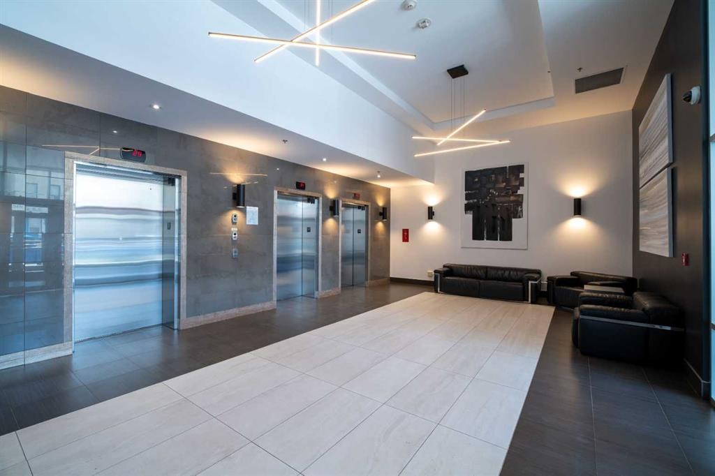 2010-210 15 Avenue Se, Calgary, AB - Indoor Photo Showing Other Room