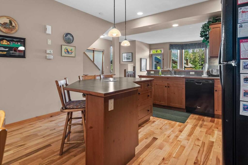 1073 Wilson Way, Canmore, AB - Indoor