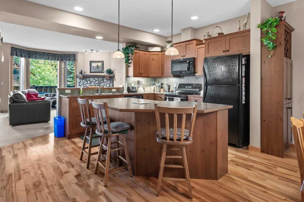 1073 Wilson Way, Canmore, AB - Indoor Photo Showing Kitchen