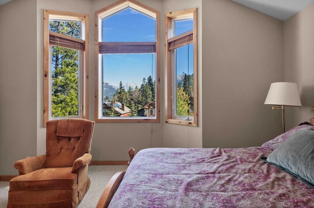 1073 Wilson Way, Canmore, AB - Indoor Photo Showing Bedroom