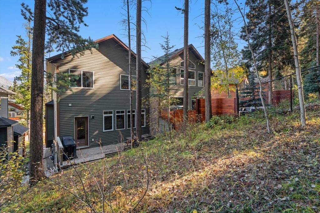 1073 Wilson Way, Canmore, AB - Outdoor