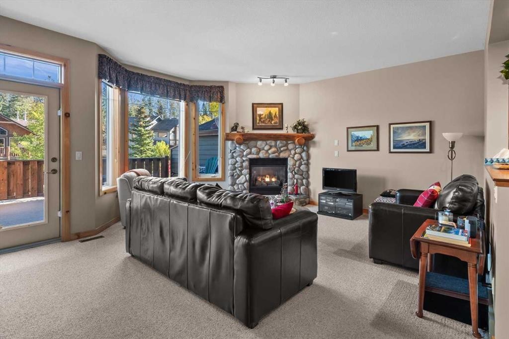 1073 Wilson Way, Canmore, AB - Indoor Photo Showing Living Room With Fireplace