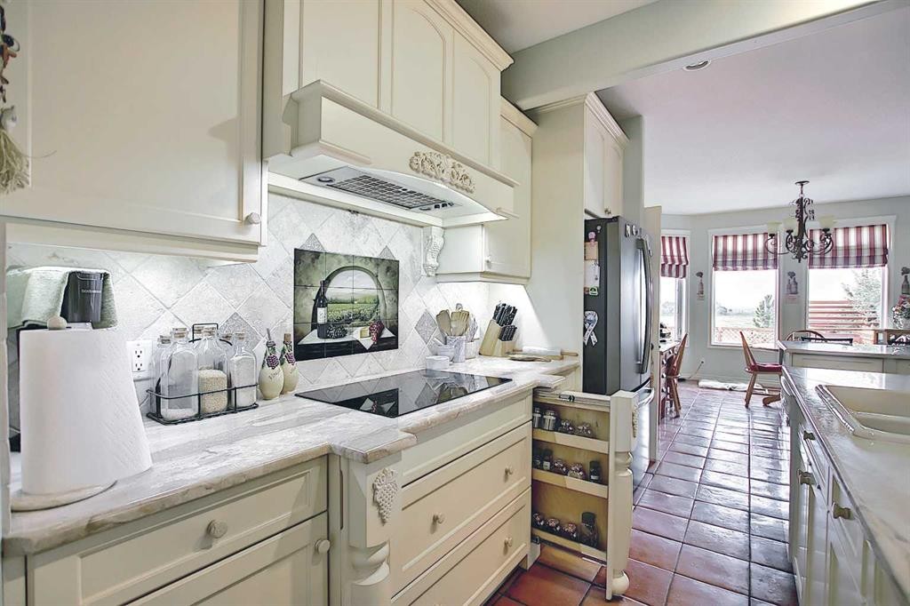255046 Township Road 250, Rural Wheatland County, AB - Indoor Photo Showing Kitchen