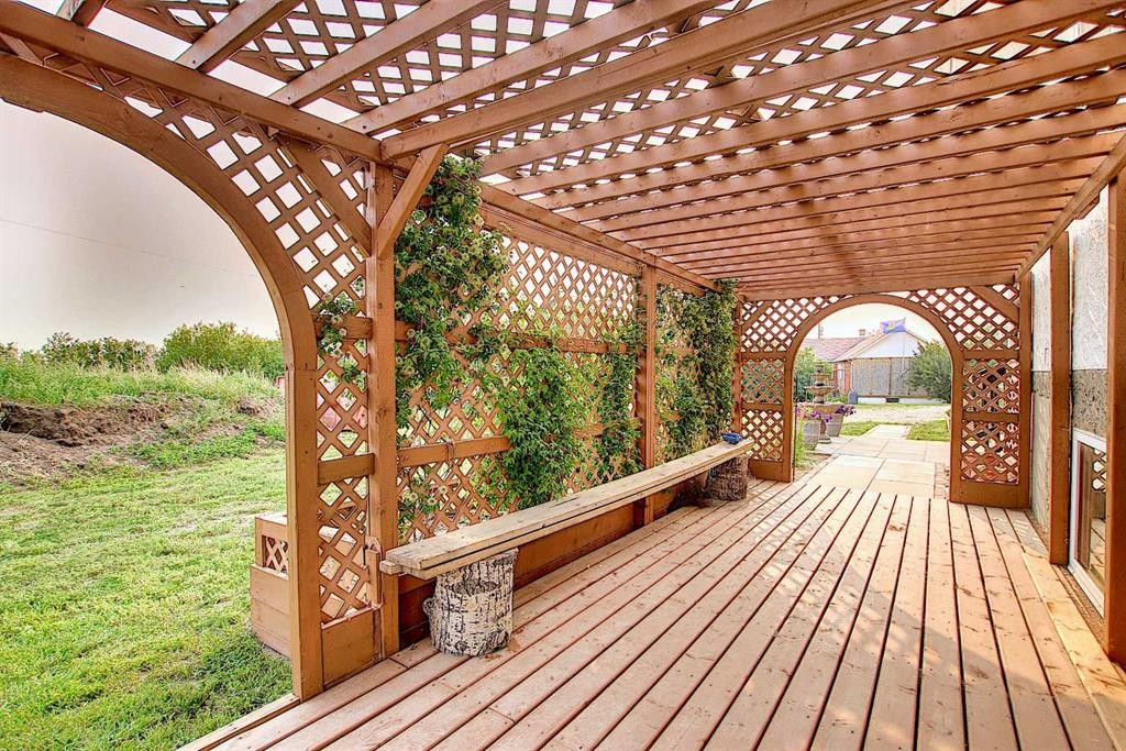 255046 Township Road 250, Rural Wheatland County, AB - Outdoor With Deck Patio Veranda