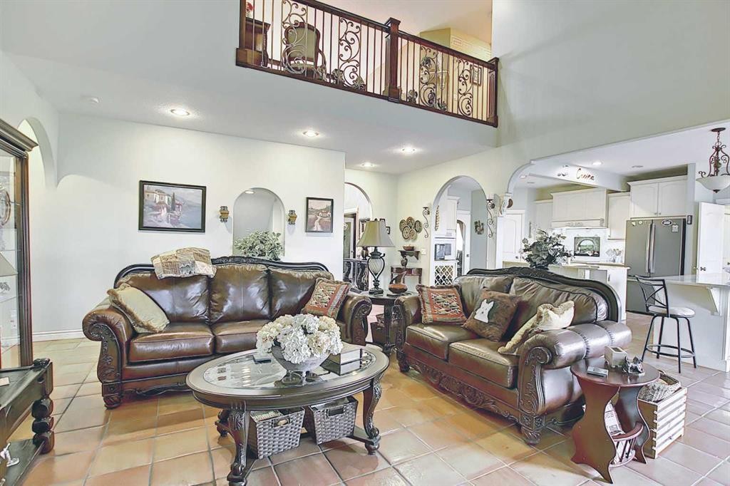 255046 Township Road 250, Rural Wheatland County, AB - Indoor Photo Showing Living Room