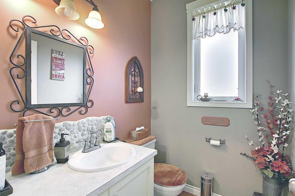 255046 Township Road 250, Rural Wheatland County, AB - Indoor Photo Showing Bathroom