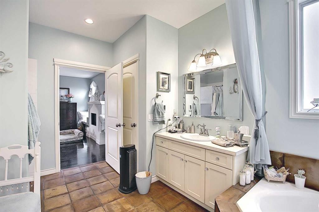 255046 Township Road 250, Rural Wheatland County, AB - Indoor Photo Showing Bathroom