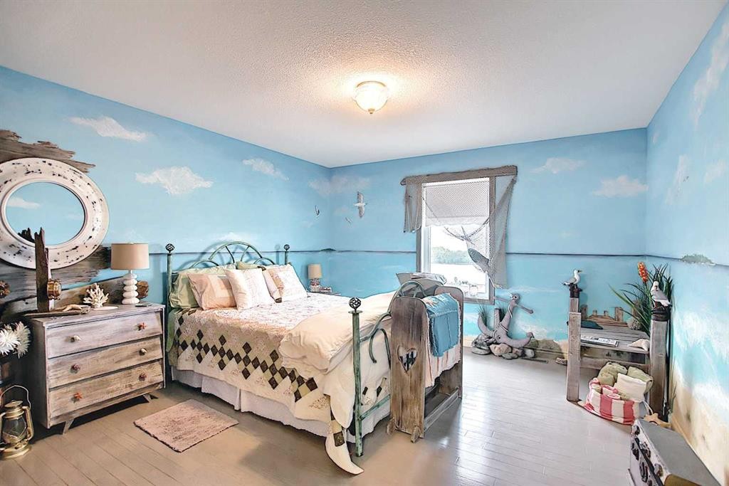 255046 Township Road 250, Rural Wheatland County, AB - Indoor Photo Showing Bedroom