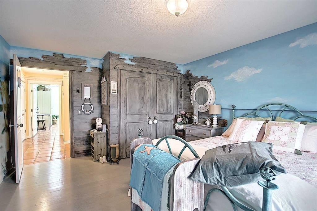 255046 Township Road 250, Rural Wheatland County, AB - Indoor Photo Showing Bedroom