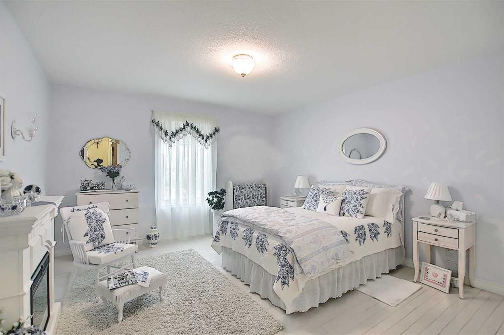 255046 Township Road 250, Rural Wheatland County, AB - Indoor Photo Showing Bedroom