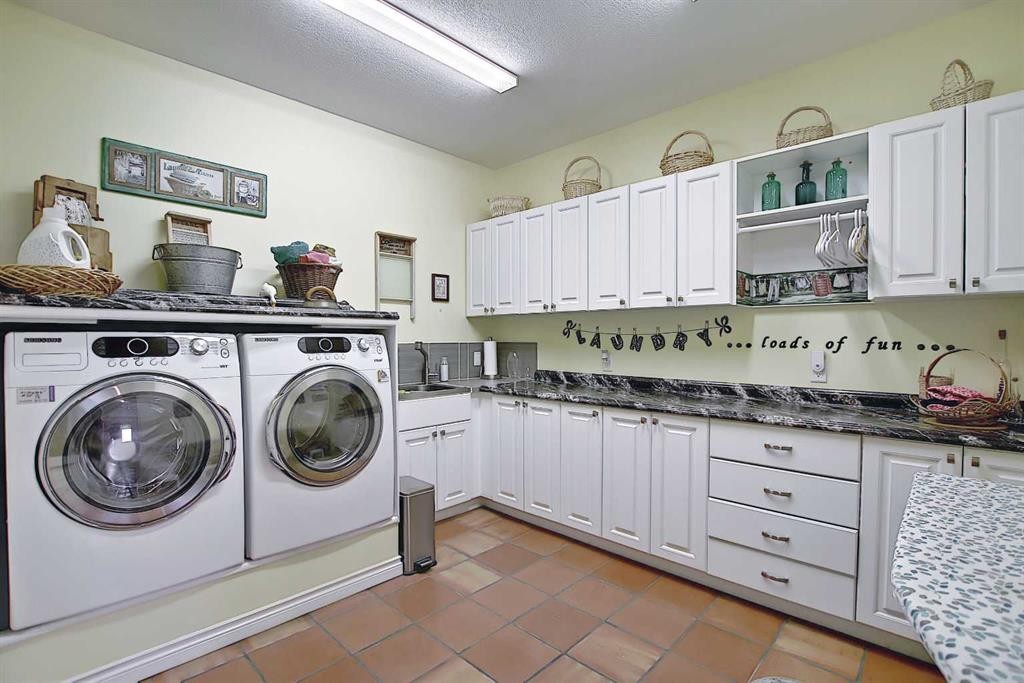 255046 Township Road 250, Rural Wheatland County, AB - Indoor Photo Showing Laundry Room