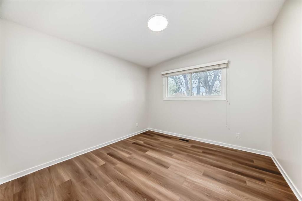 6525 58 Street Nw, Calgary, AB - Indoor Photo Showing Other Room