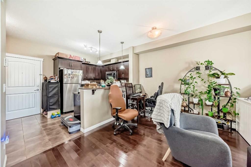 4404-31 Country Village Manor Ne, Calgary, AB - Indoor