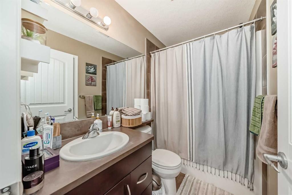 4404-31 Country Village Manor Ne, Calgary, AB - Indoor Photo Showing Bathroom