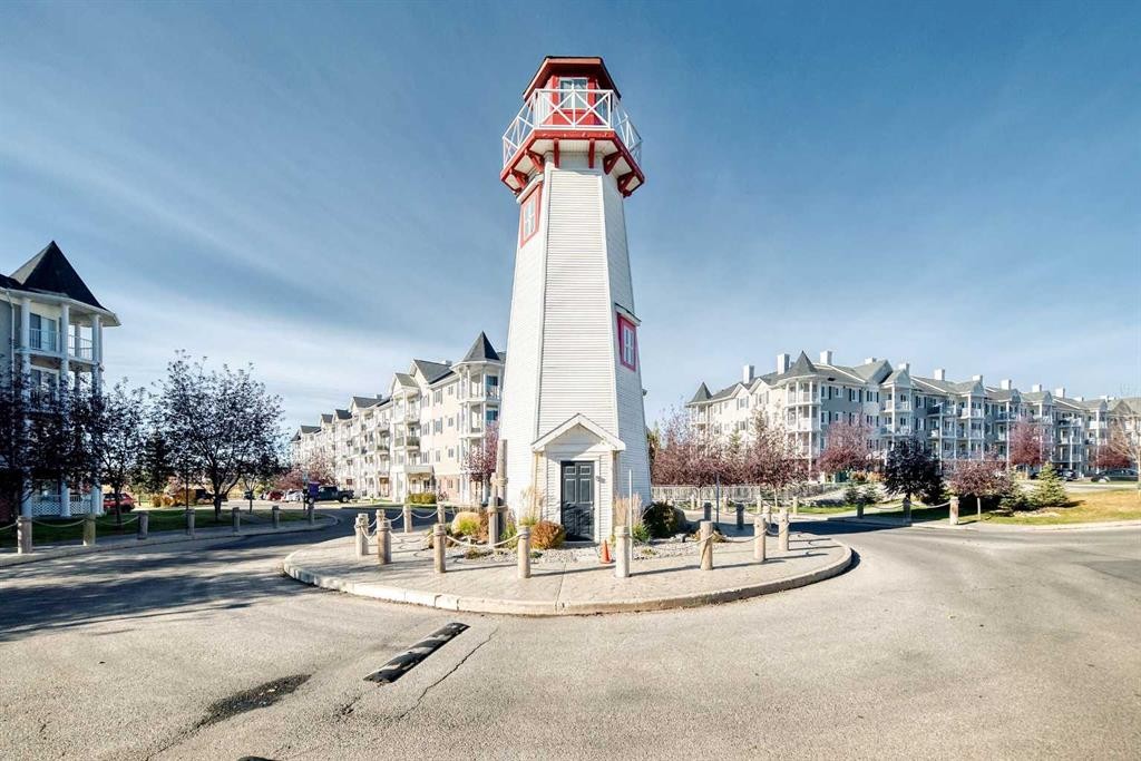 4404-31 Country Village Manor Ne, Calgary, AB - Outdoor