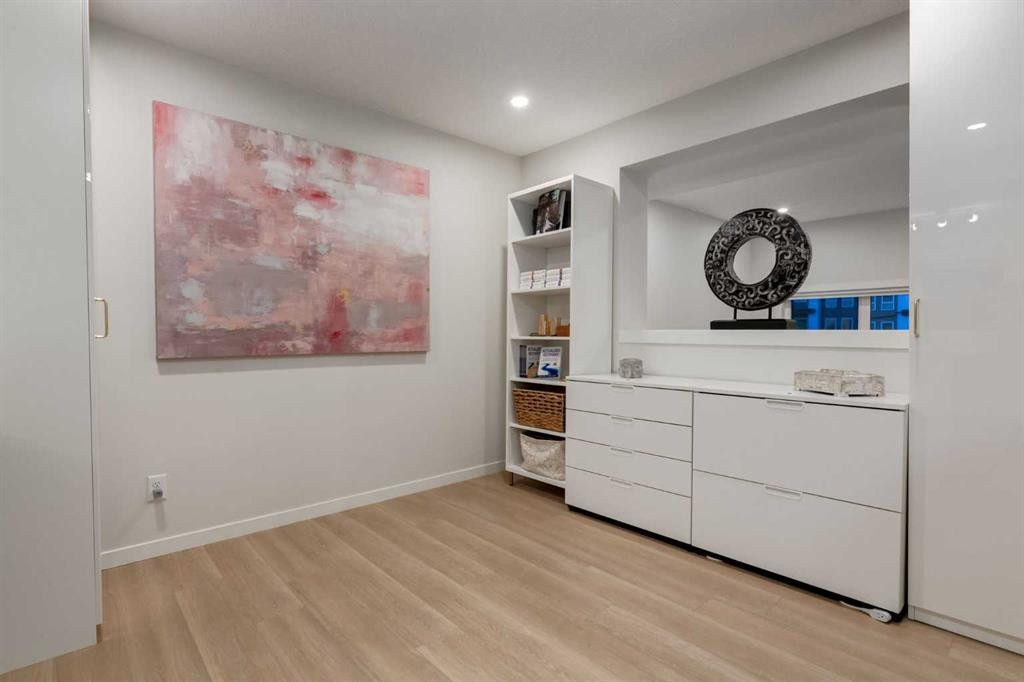 605-474 Seton Circle Se, Calgary, AB - Indoor