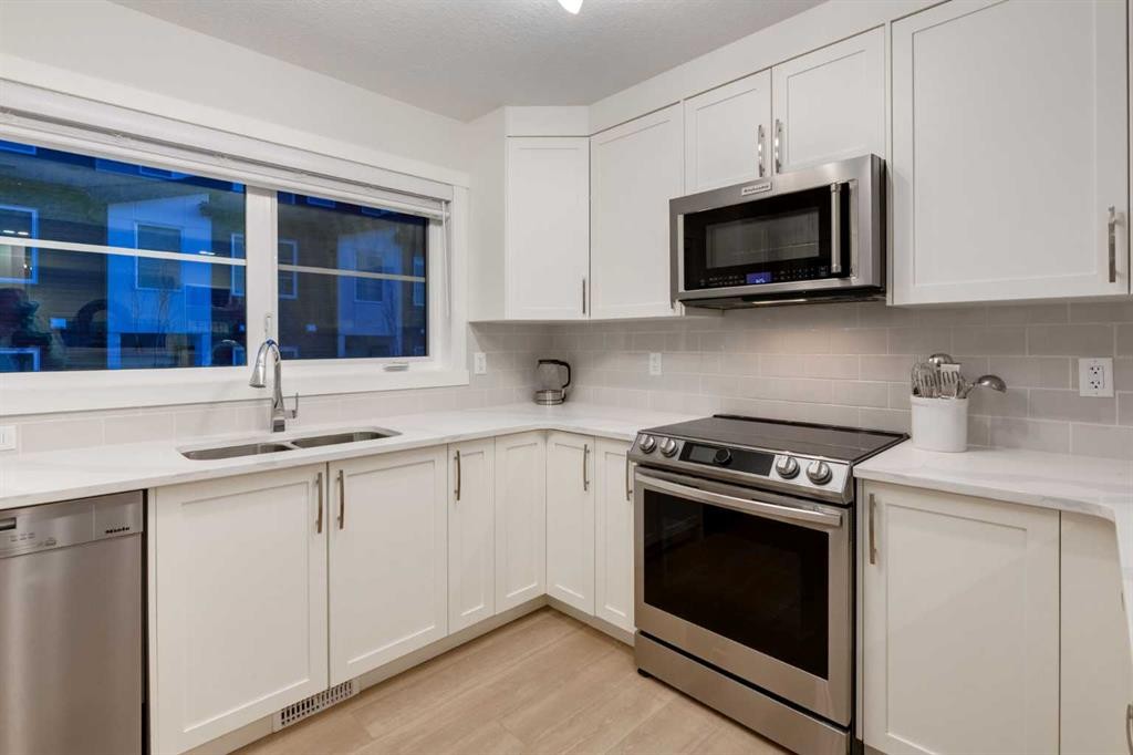 605-474 Seton Circle Se, Calgary, AB - Indoor Photo Showing Kitchen With Double Sink