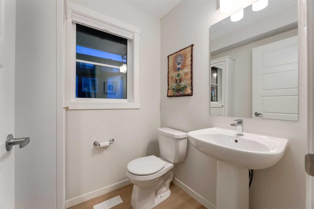 605-474 Seton Circle Se, Calgary, AB - Indoor Photo Showing Bathroom