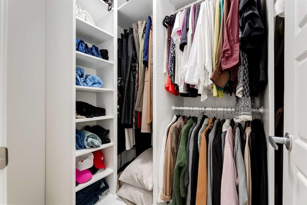 605-474 Seton Circle Se, Calgary, AB - Indoor With Storage