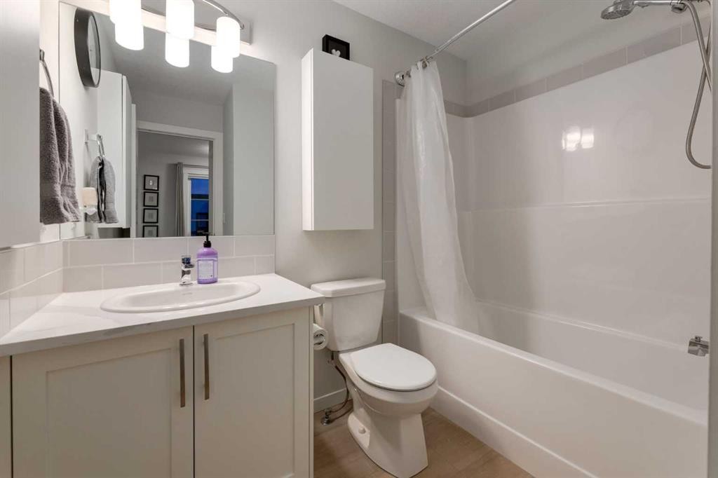 605-474 Seton Circle Se, Calgary, AB - Indoor Photo Showing Bathroom