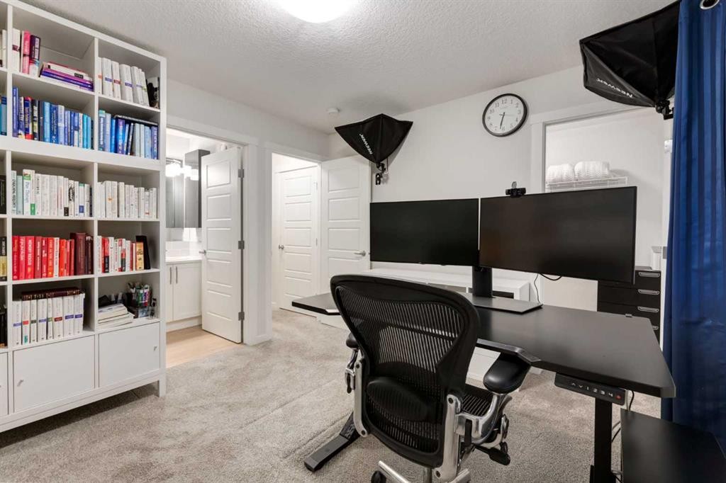 605-474 Seton Circle Se, Calgary, AB - Indoor Photo Showing Office