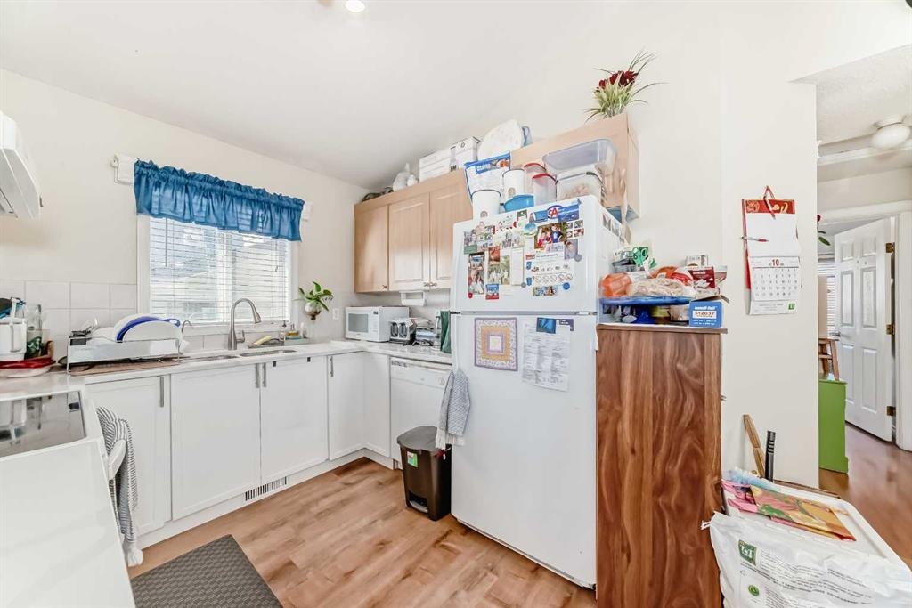 144 Taradale Drive Ne, Calgary, AB - Indoor Photo Showing Kitchen
