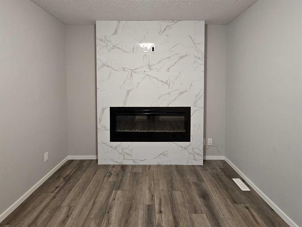 1485 148 Avenue Nw, Calgary, AB - Indoor Photo Showing Living Room With Fireplace