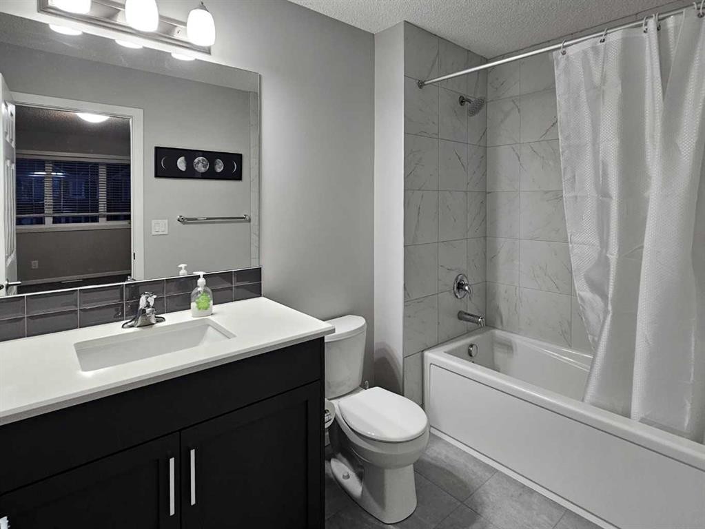 1485 148 Avenue Nw, Calgary, AB - Indoor Photo Showing Bathroom