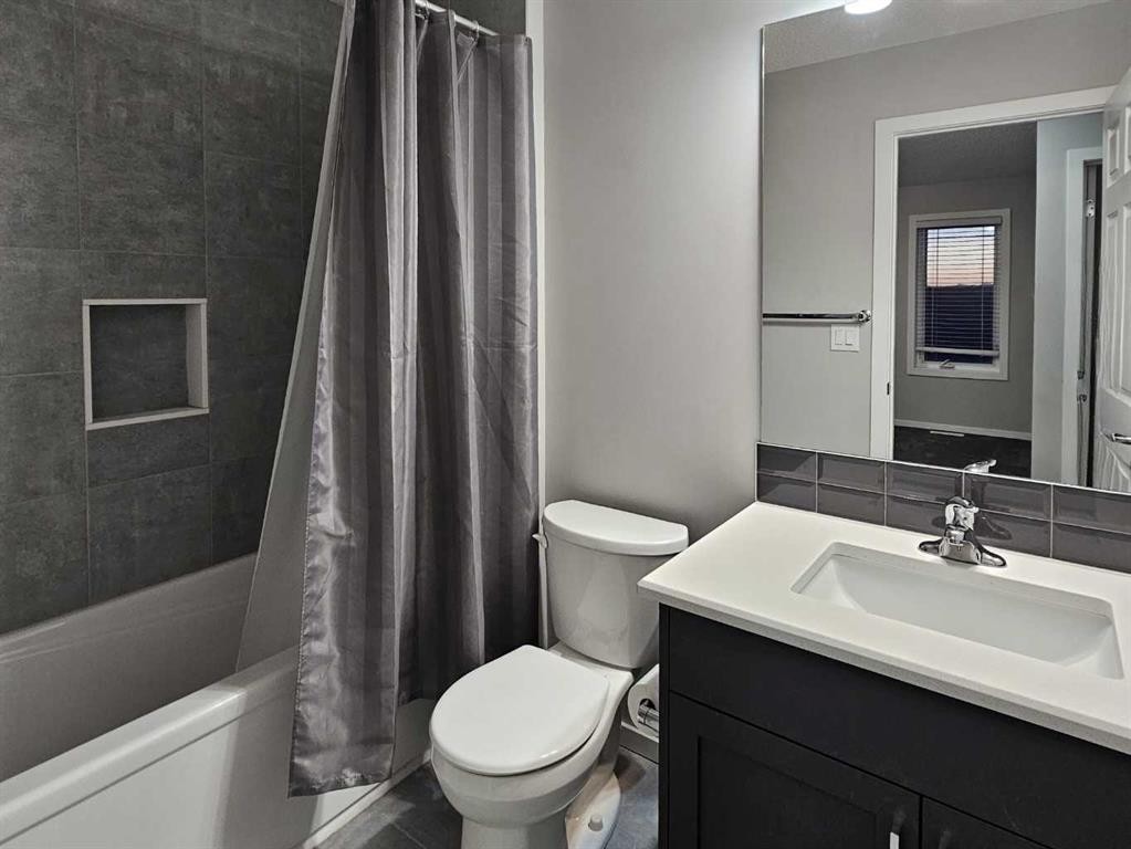 1485 148 Avenue Nw, Calgary, AB - Indoor Photo Showing Bathroom